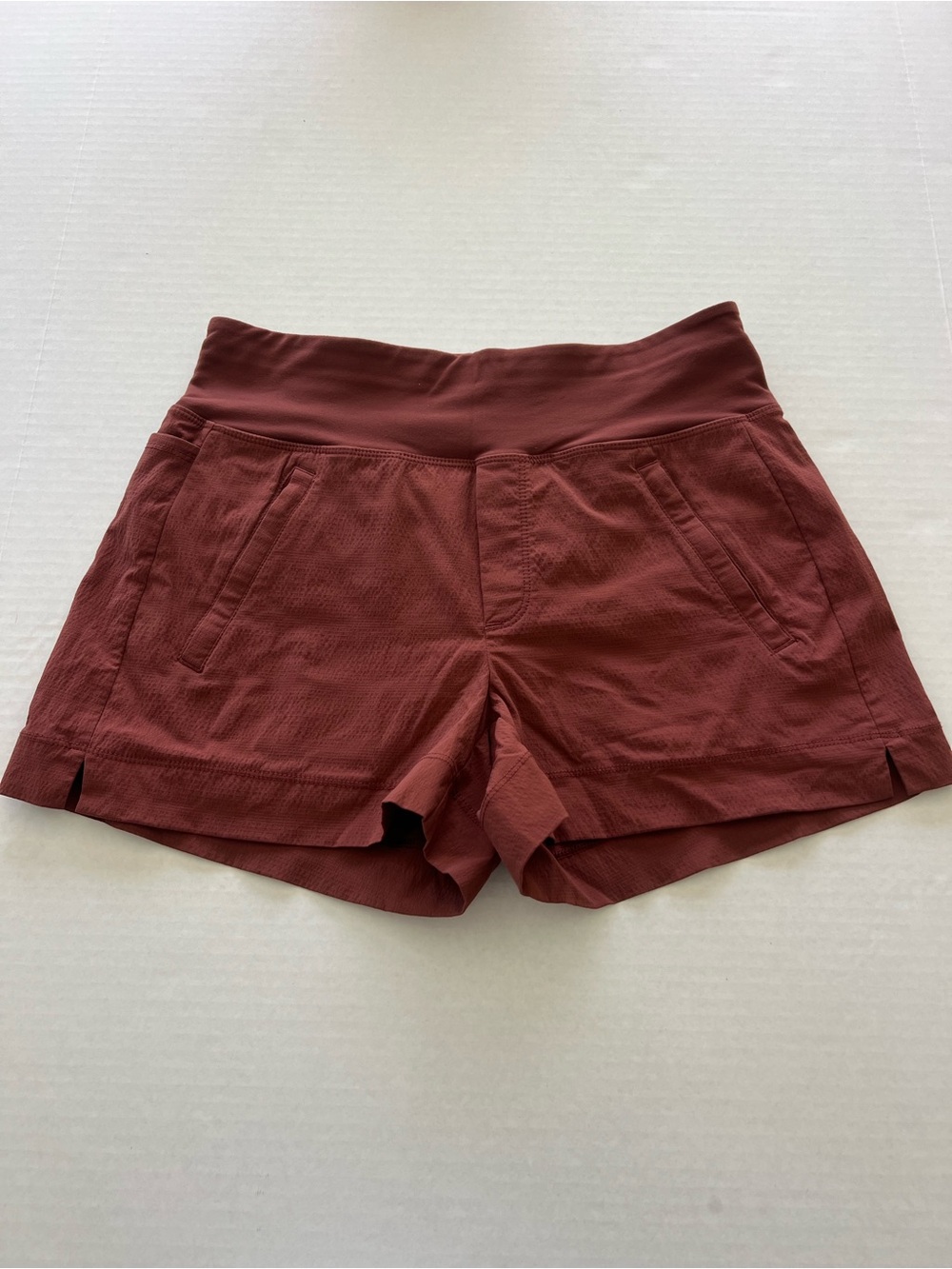 Athleta Trekkie North Women's Shorts in Deep Brick Red Size 2